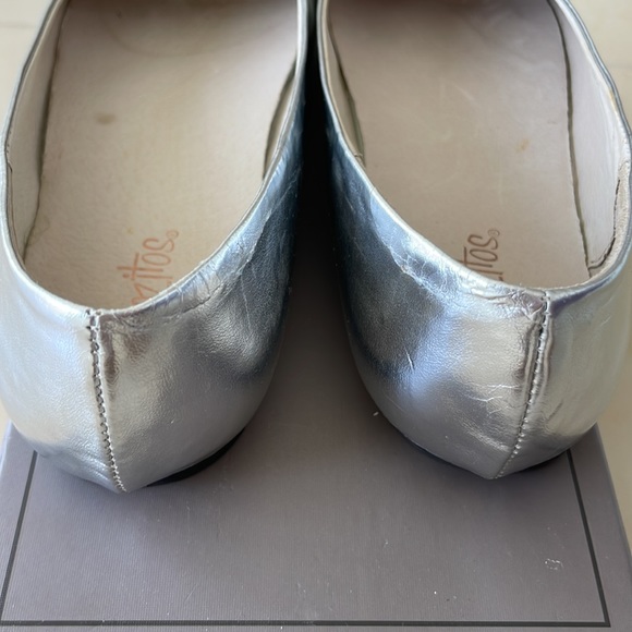 Pazitos Big Girls Silver Silk Flower Slip On Dress Flats-Size 36 (US Size 4) - Picture 11 of 11